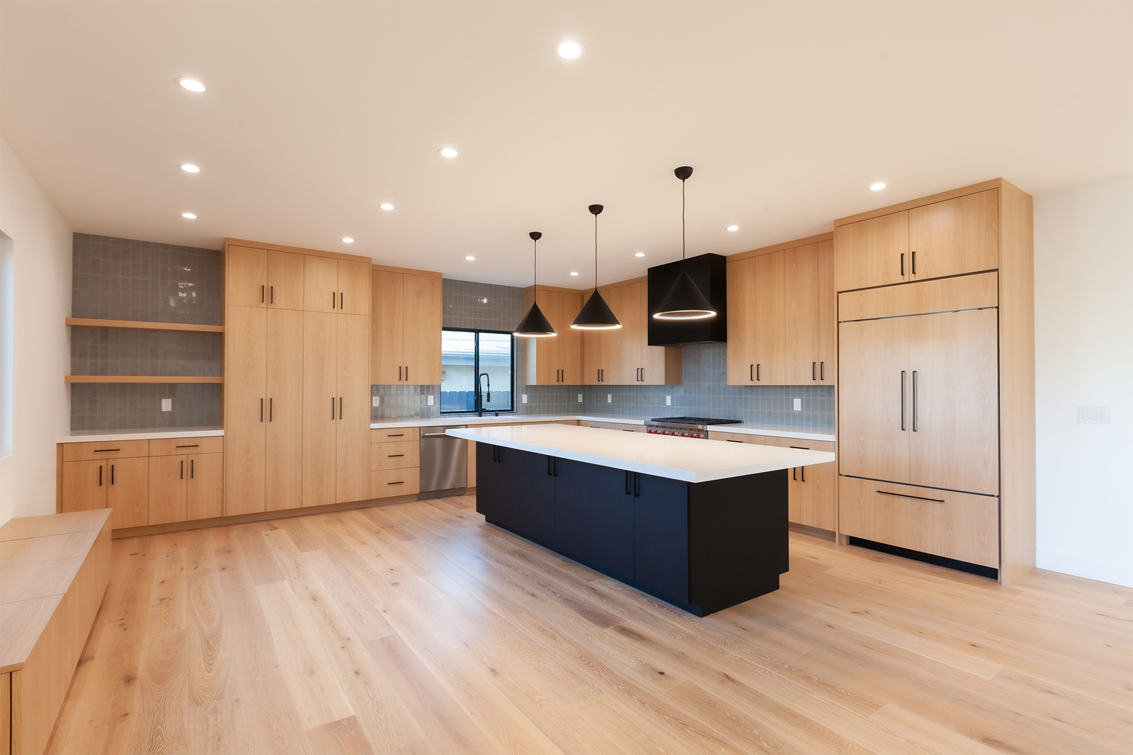 3439 Yosemite kitchen3